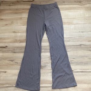 NWOT Divided Womens M Grey Ribbed Flare Leggings. So cute and fun. Great feel.